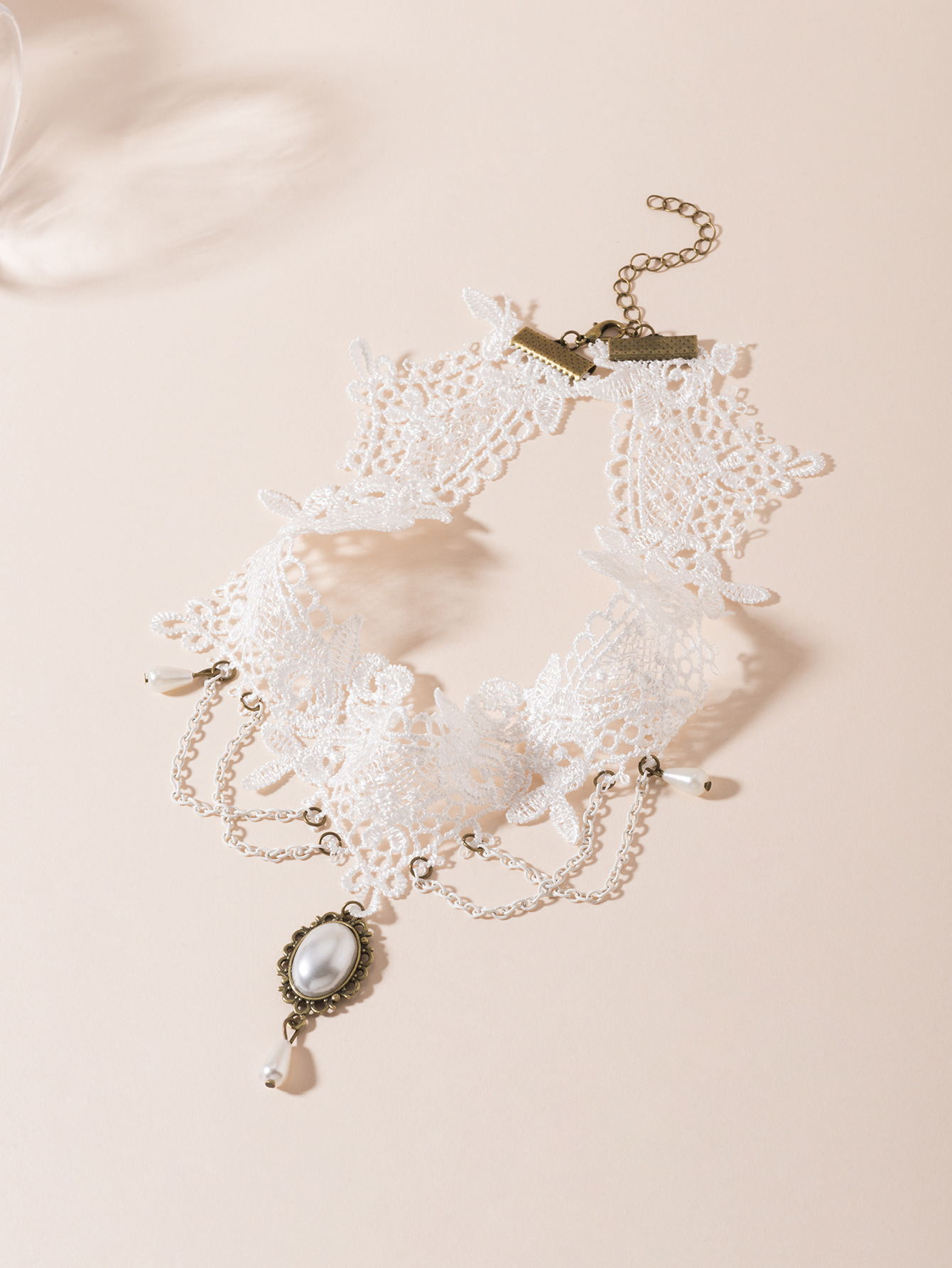 Vintage White Lace Choker Necklace with Pearl Pendant Style